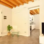 Dimora Leon Bianco - Eleganza E Centralita